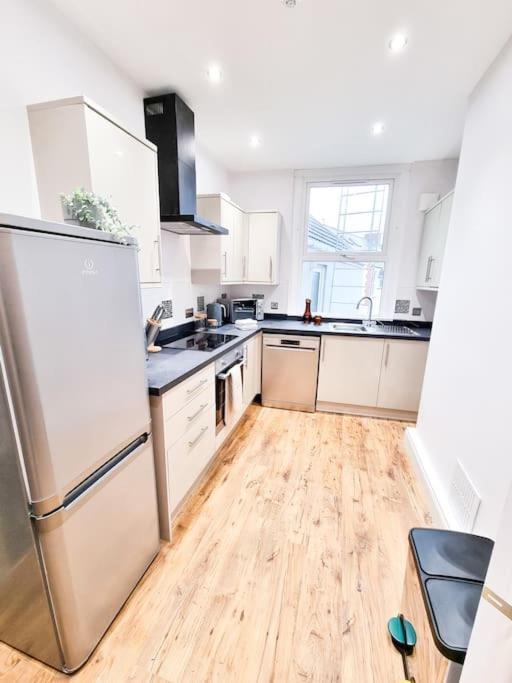 Stunning Flat Close To Beach Swansea Exterior foto